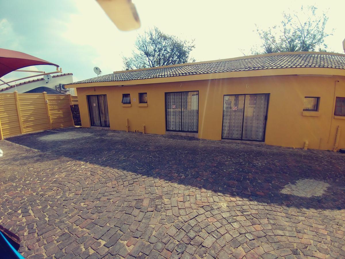 The Loft Guest House Krugersdorp Exterior foto