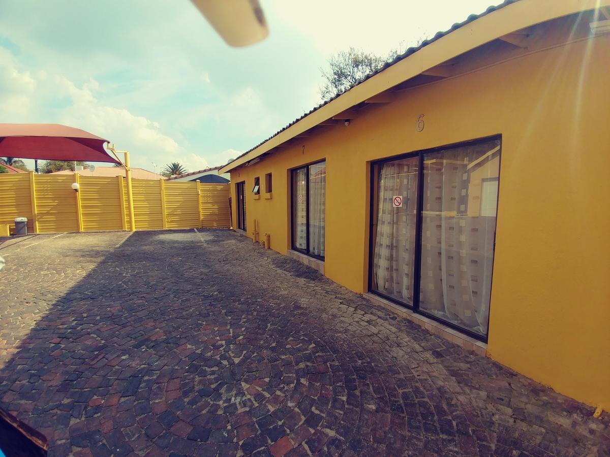 The Loft Guest House Krugersdorp Exterior foto